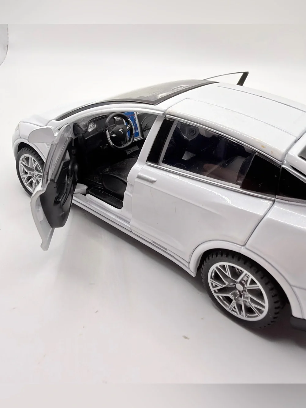 Tesla Model X 90D Diecast Toy Car White Opening Falcon Doors 1:32 Scale